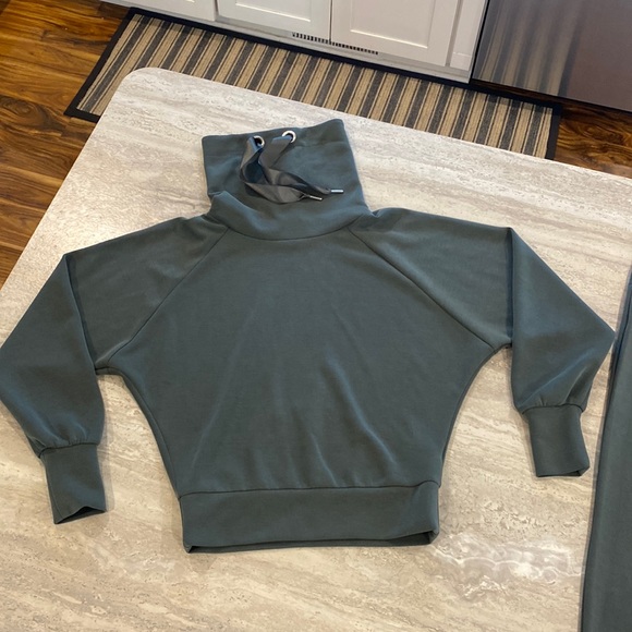 Express Casual 2-Piece Set, Size XXS fits like XS - Picture 2 of 14